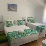 Homestay Moradia Ricardo - *